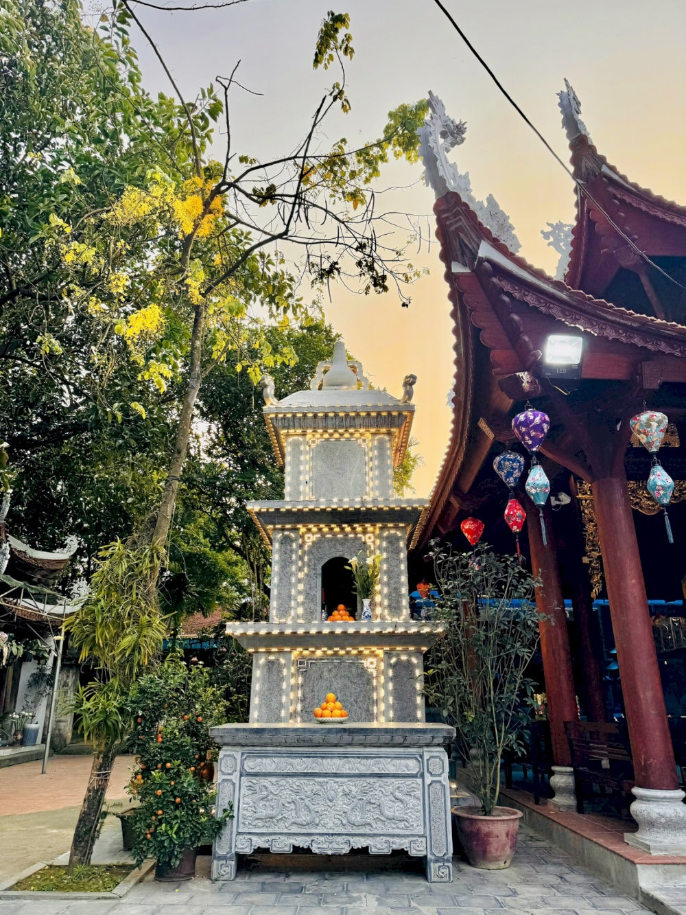 Bảo Tháp tại đền Lảnh Giang